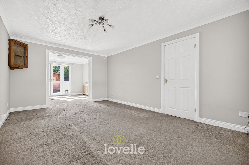 Property photo 2 of 32