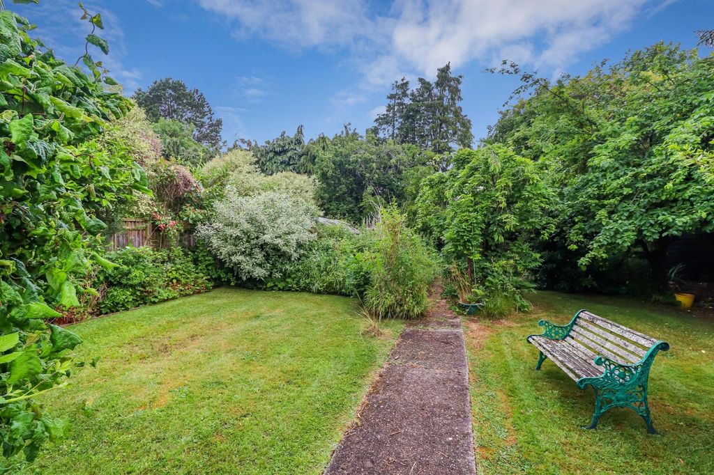 Property photo 2 of 11 Garden