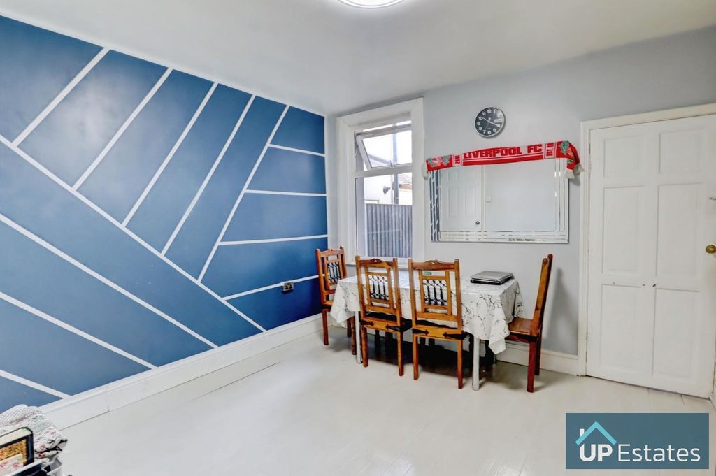 Property photo 3 of 11 Dining Room