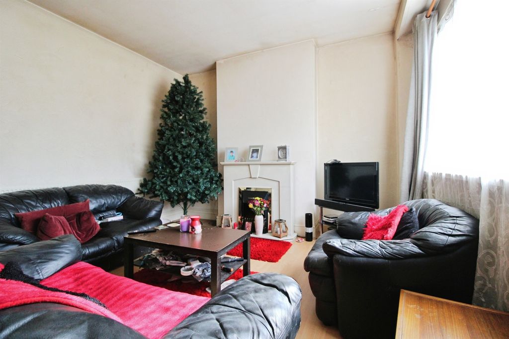 Property photo 3 of 18