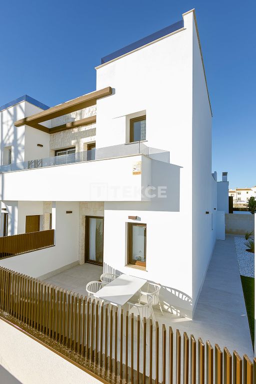 Property photo 2 of 41