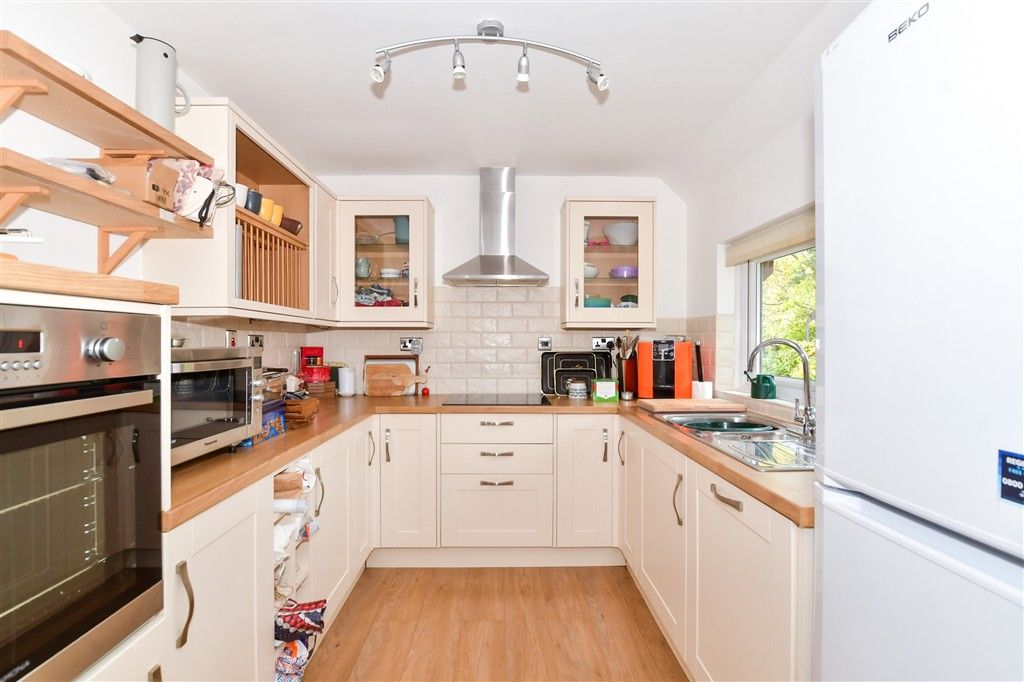 Property photo 3 of 8 Kitchen