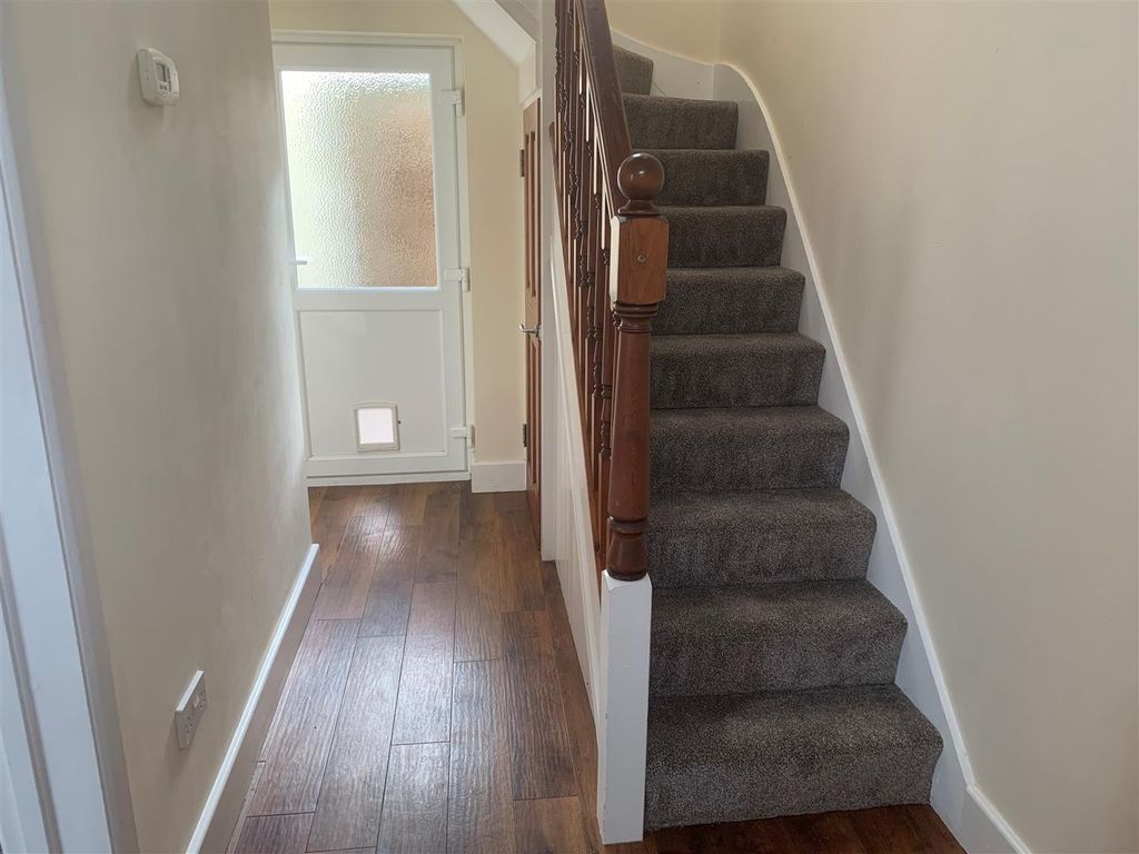 Property photo 2 of 16 Hallway.Jpg