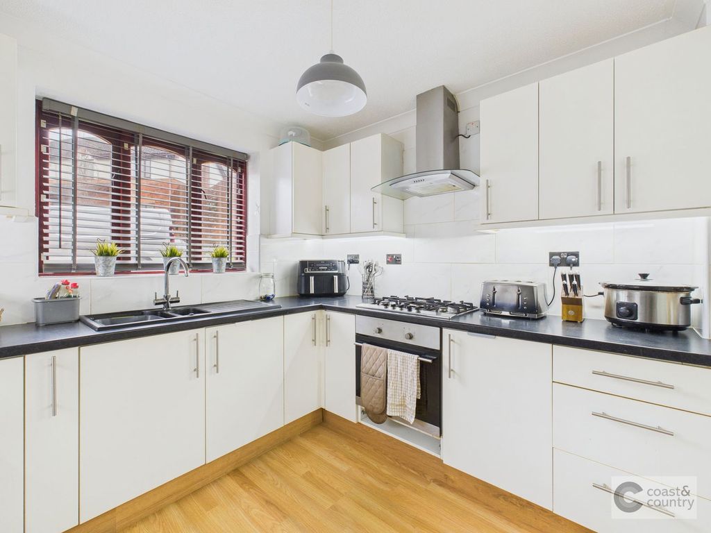 Property photo 3 of 25