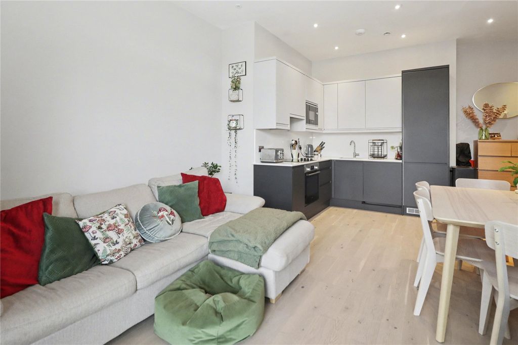 Property photo 2 of 12 Picture No. 15