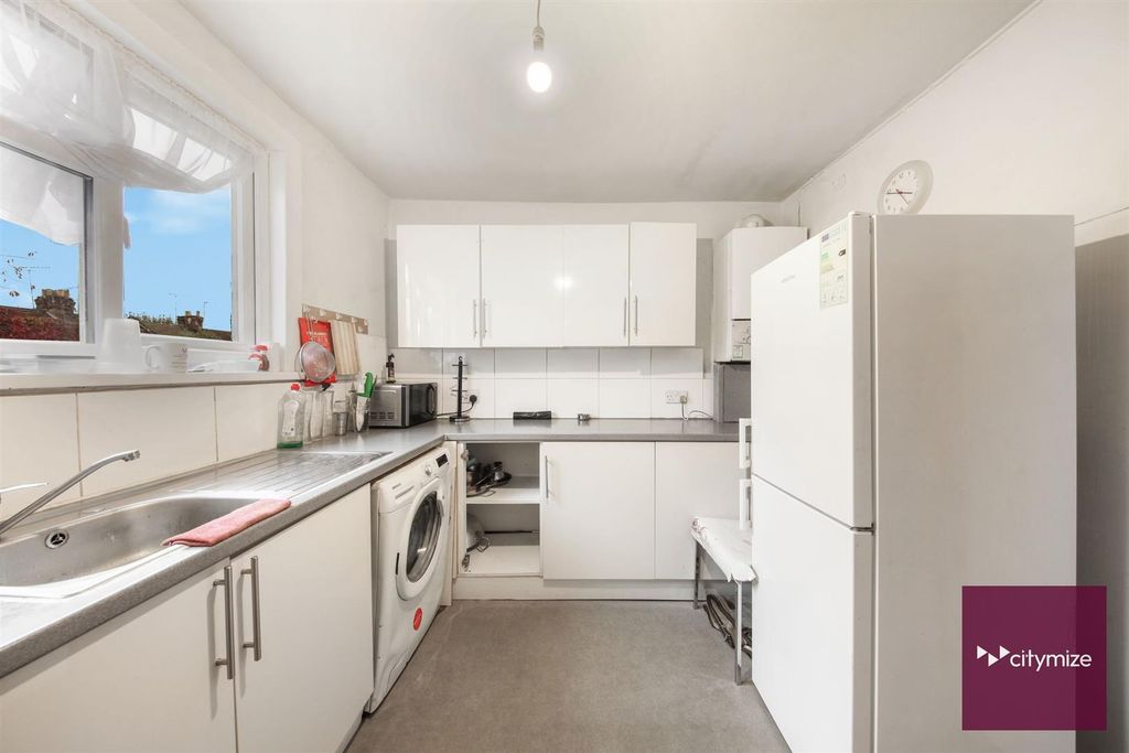 Property photo 2 of 17 Kitchen 2