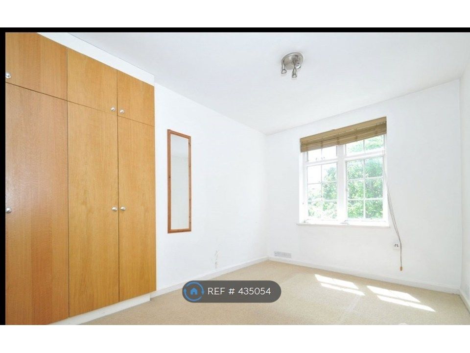 Property photo 1 of 4 Living Room: Double Bed, Armchair, Table, Chairs