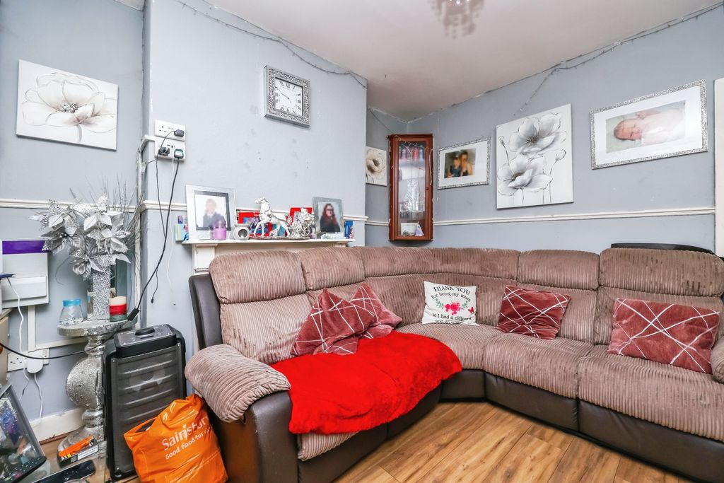 Property photo 2 of 11