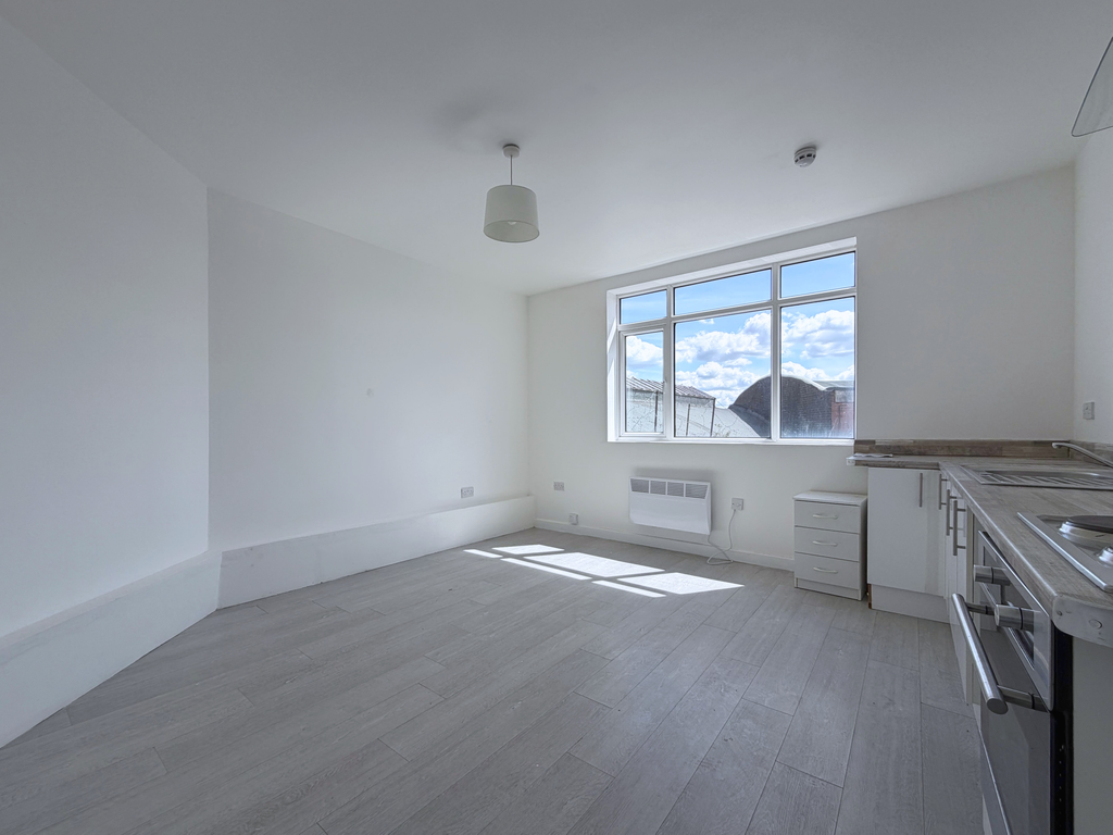 Property photo 1 of 12 Lounge Kitchen