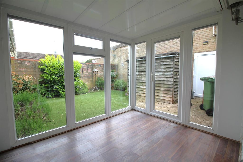 Property photo 2 of 11 Conservatory .Jpg