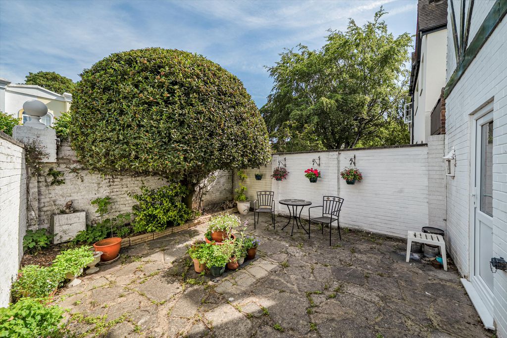 Property photo 2 of 11 Image