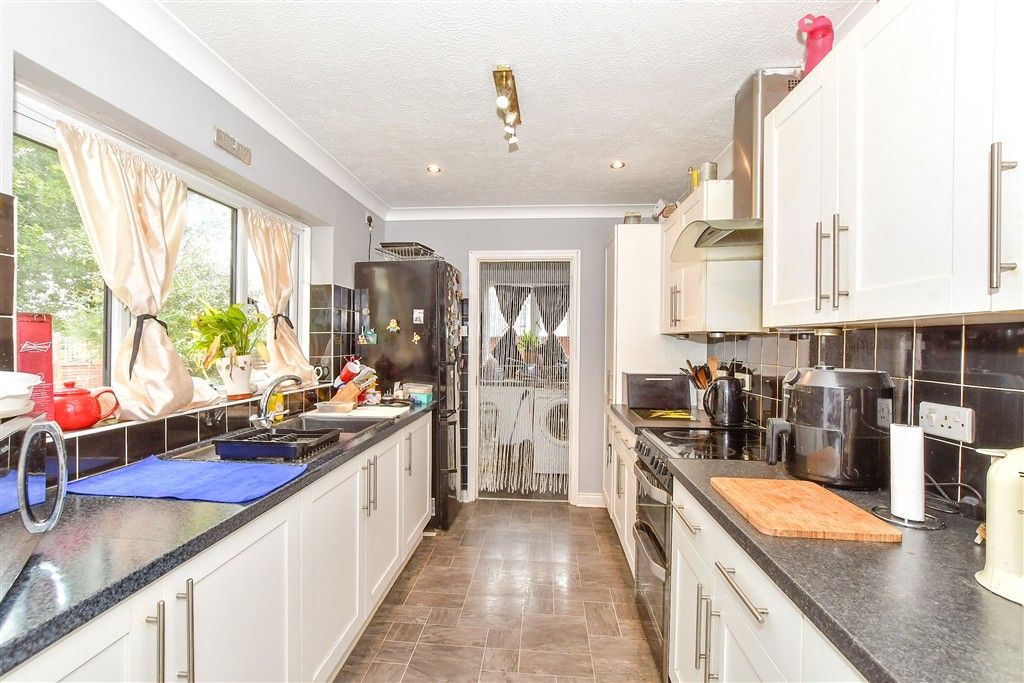 Property photo 2 of 18 Kitchen