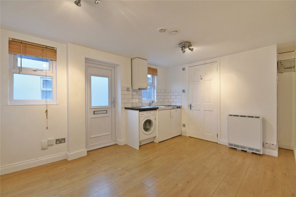 Property photo 2 of 7 Picture No. 14