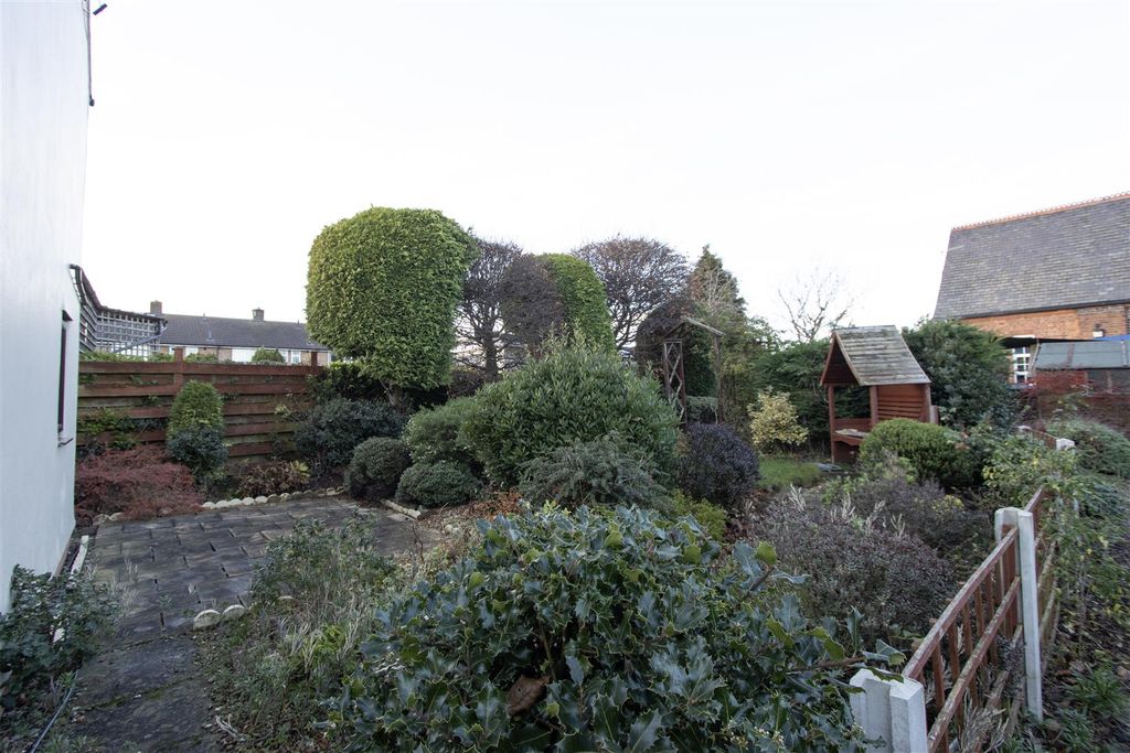 Property photo 2 of 16 Garden 2