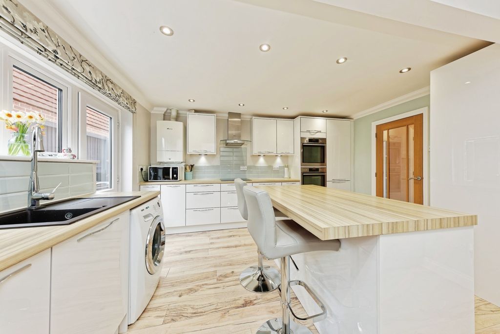 Property photo 3 of 20 Pbox-Img.Jpg