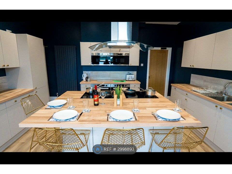 Property photo 3 of 14 Kitchen