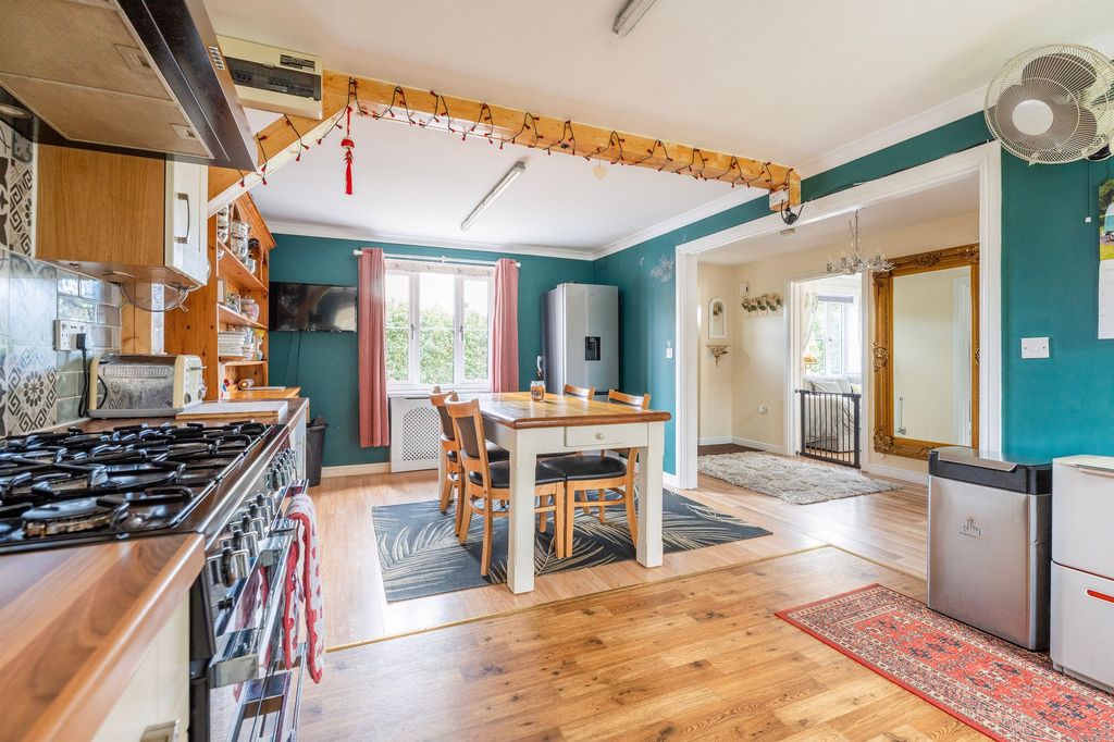 Property photo 2 of 21