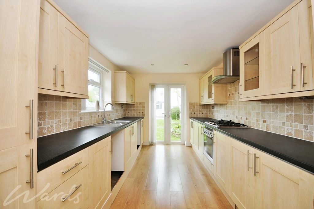 Property photo 3 of 11 Kitchen