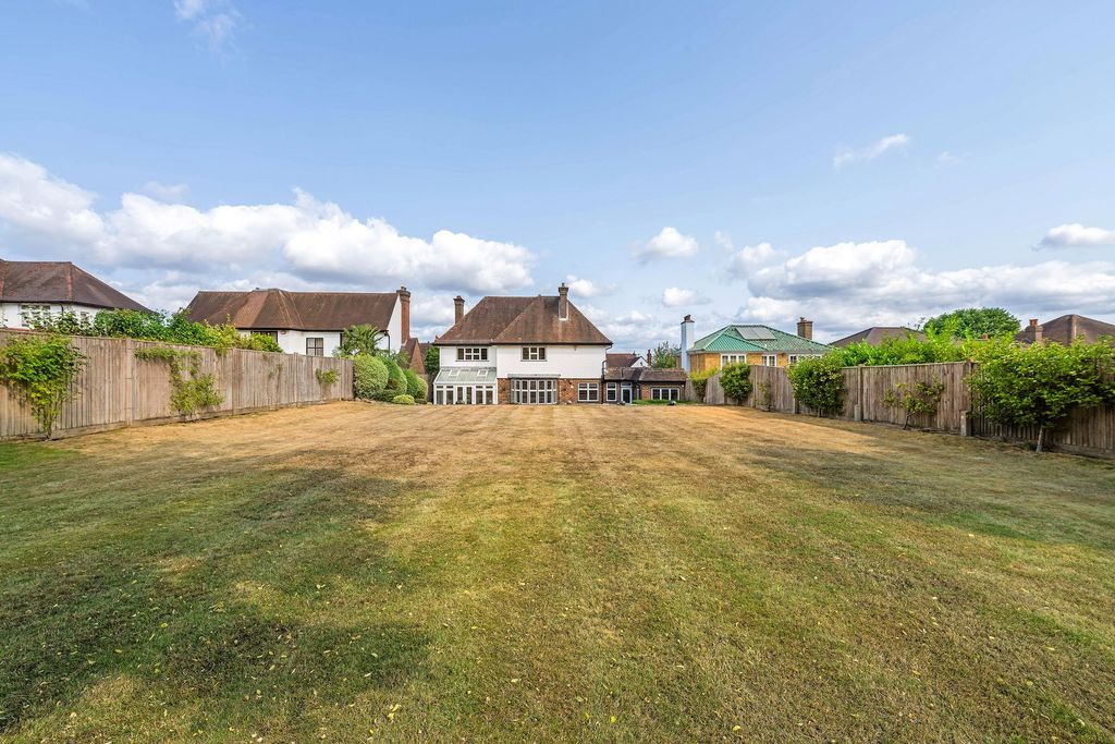 Property photo 2 of 23