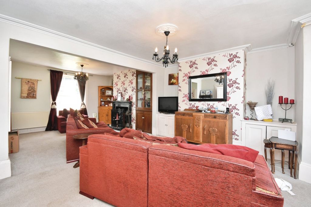 Property photo 3 of 19