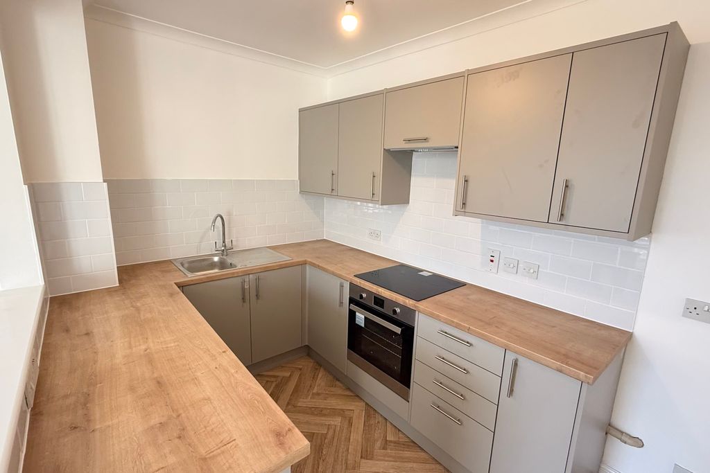 Property photo 2 of 6 Kitchen