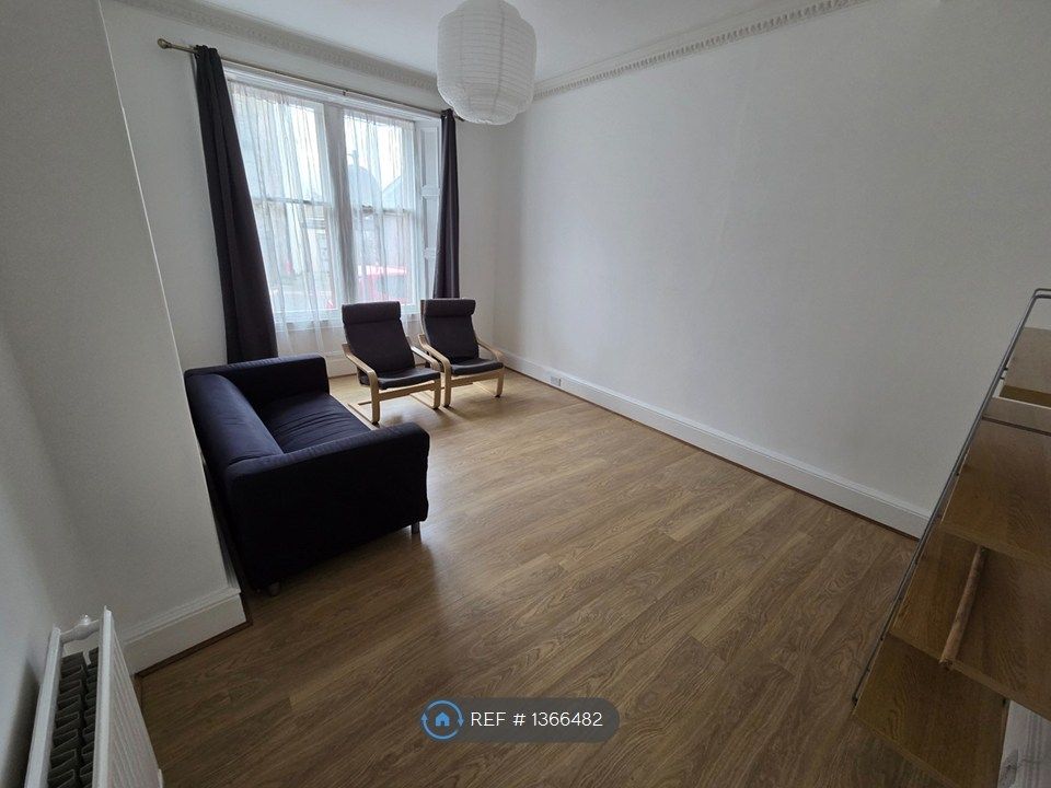 Property photo 1 of 13 Living Room