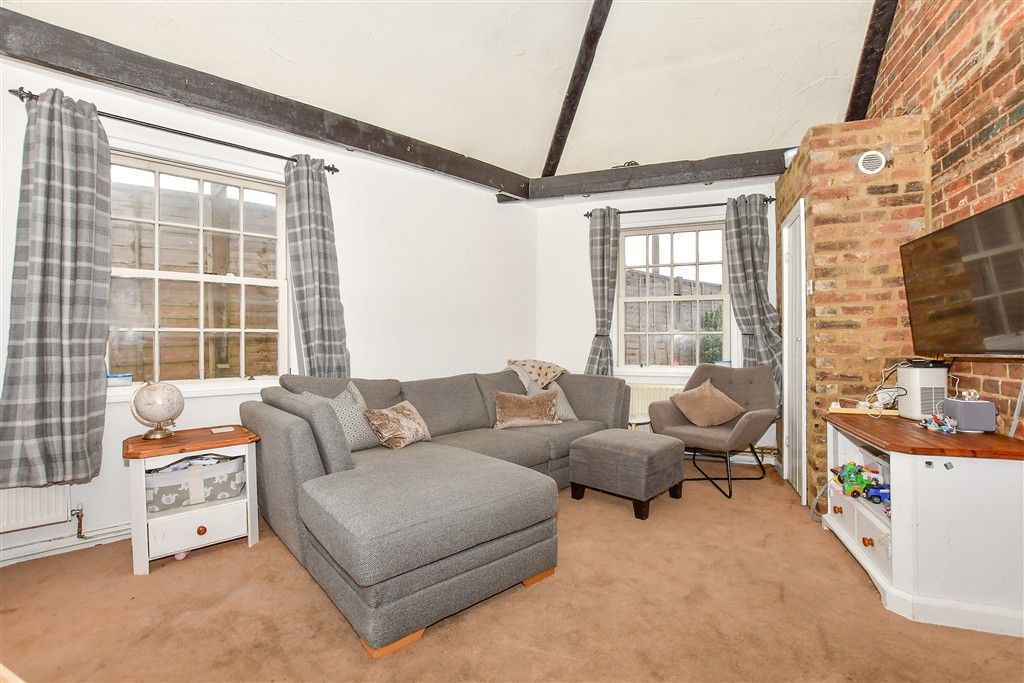 Property photo 2 of 13 Lounge