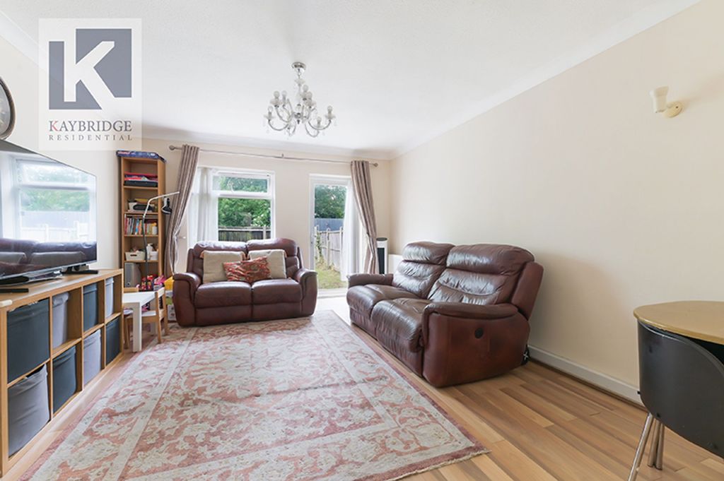 Property photo 2 of 12 Edwards Close, Worcester Park - Kt4 8Pe