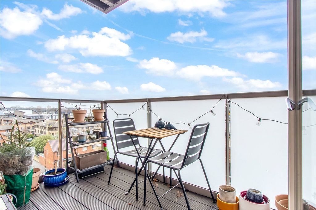 Property photo 3 of 21 Picture No. 17