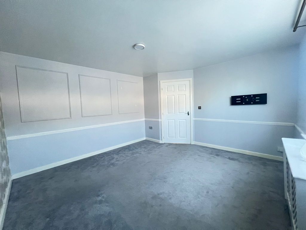 Property photo 2 of 17 F96A9A8F-A6d2-40A5-9Ea6-3807d709Dbda