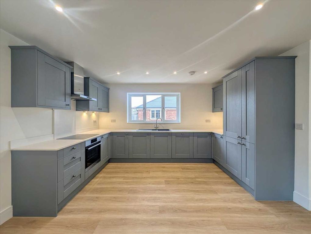 Property photo 2 of 16 Kitchen