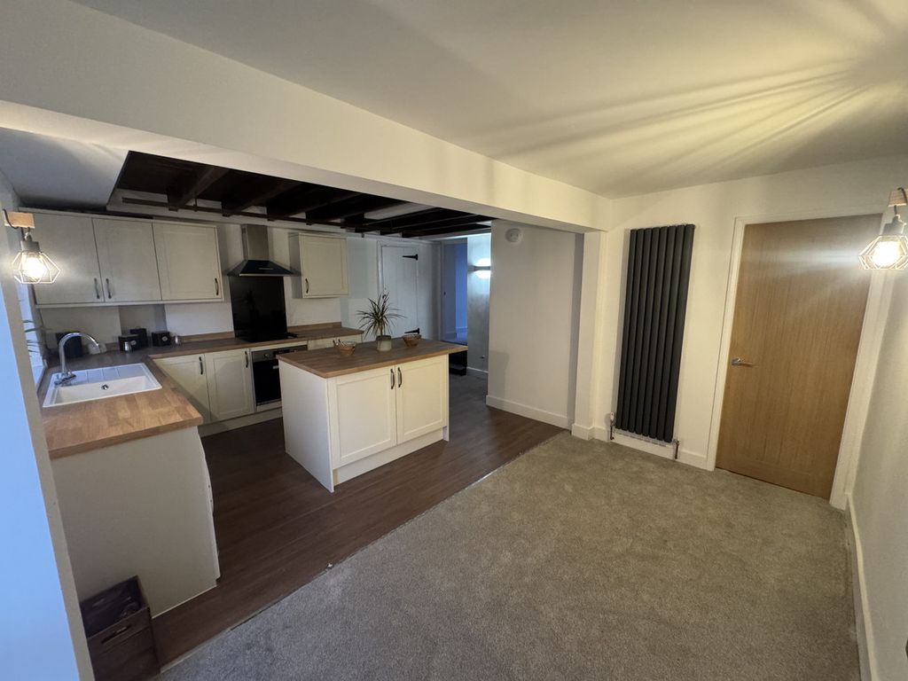 Property photo 2 of 32