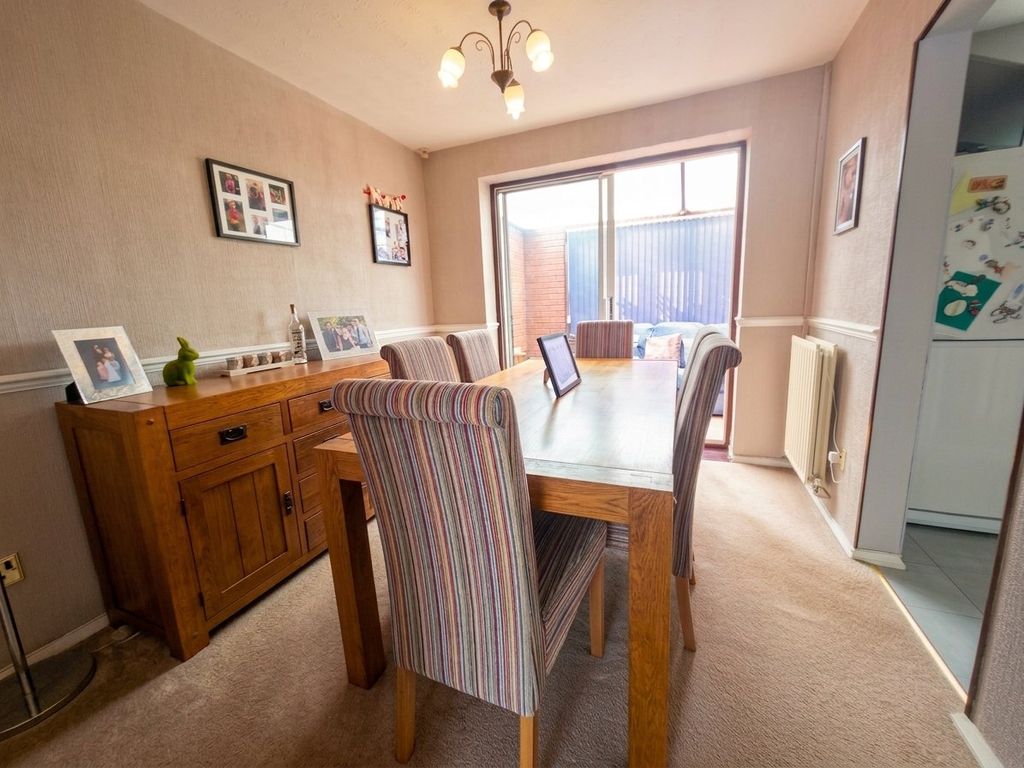 Property photo 3 of 16 Dining Area