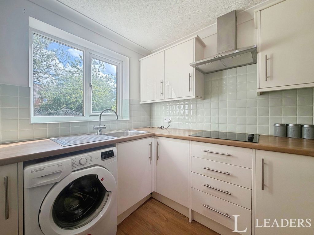Property photo 3 of 18 Kitchen