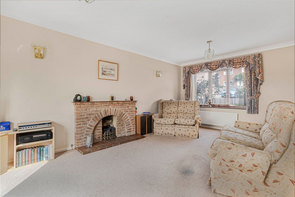 Property photo 2 of 21