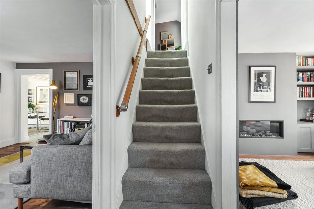 Property photo 1 of 17 Lifestyle