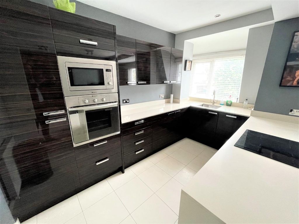 Property photo 2 of 7 Kitchen.Jpg
