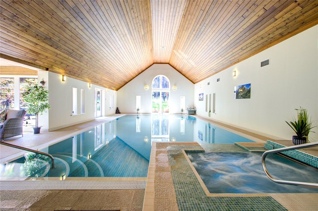 Property photo 2 of 61 Swimming Pool