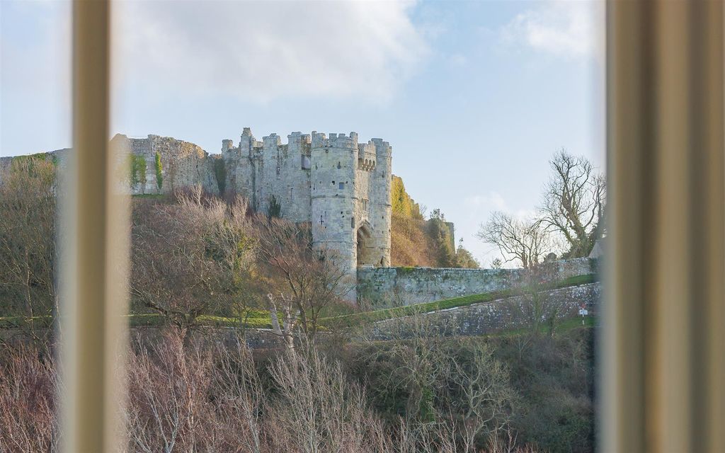 Property photo 2 of 22 Views Of Carisbrooke Castle