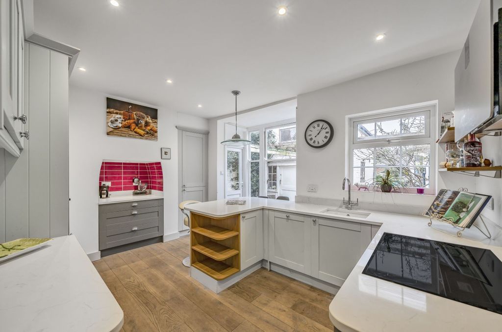 Property photo 2 of 26