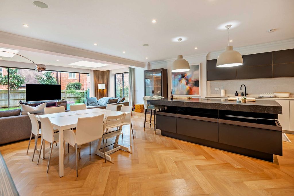 Property photo 2 of 21 Kitchen Dining