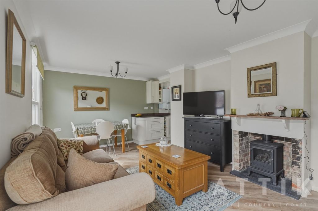 Property photo 3 of 25 London_Road_025.Jpg