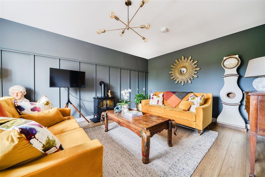 Property photo 2 of 23