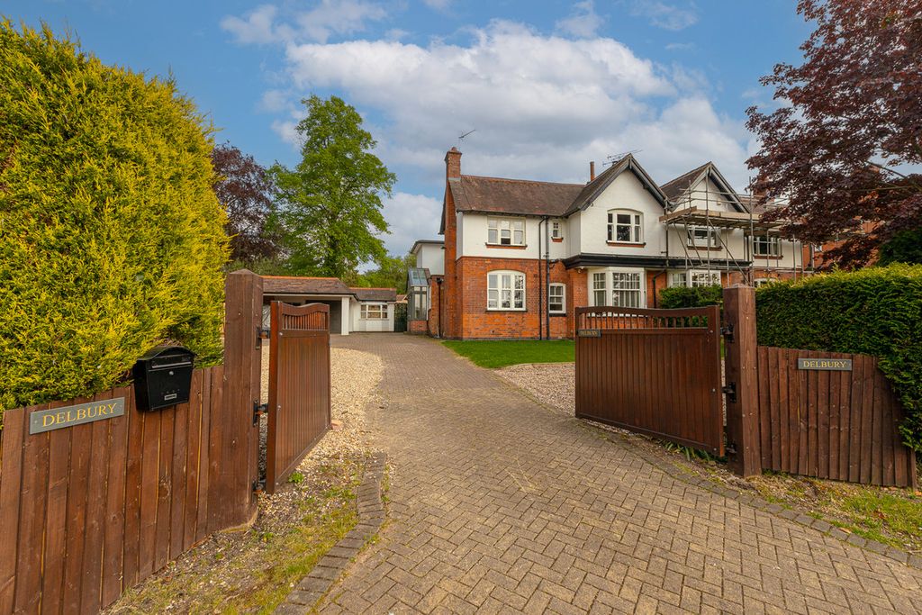 Property photo 2 of 31