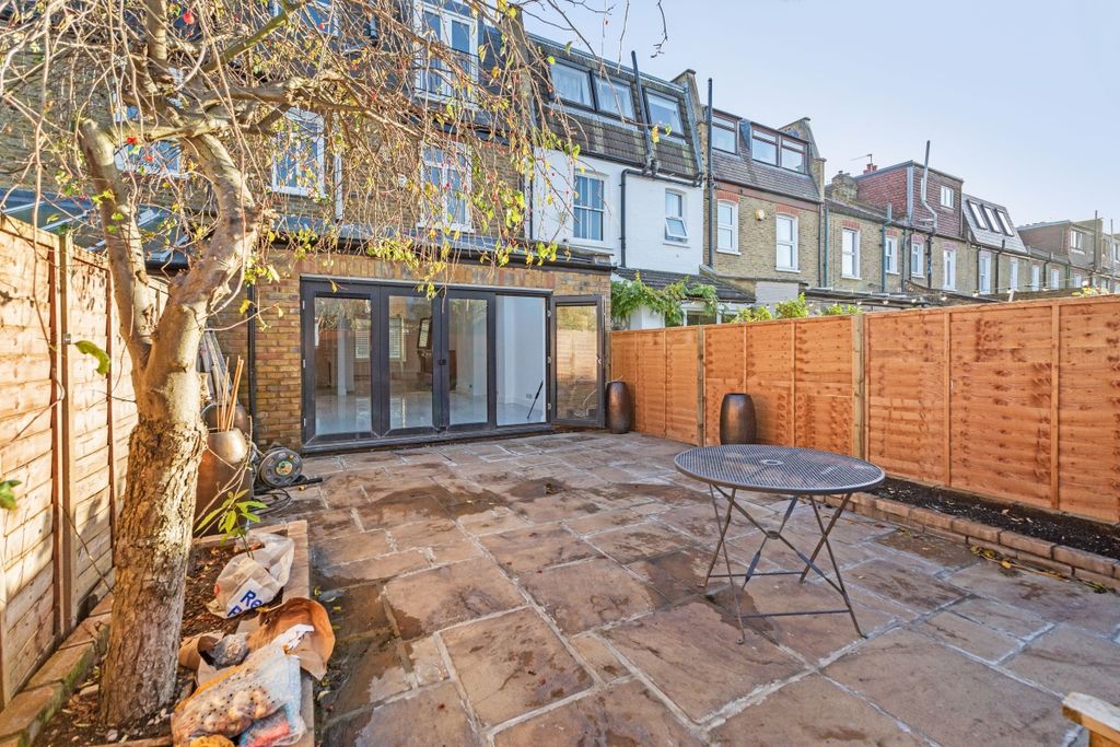 Property photo 2 of 17 16