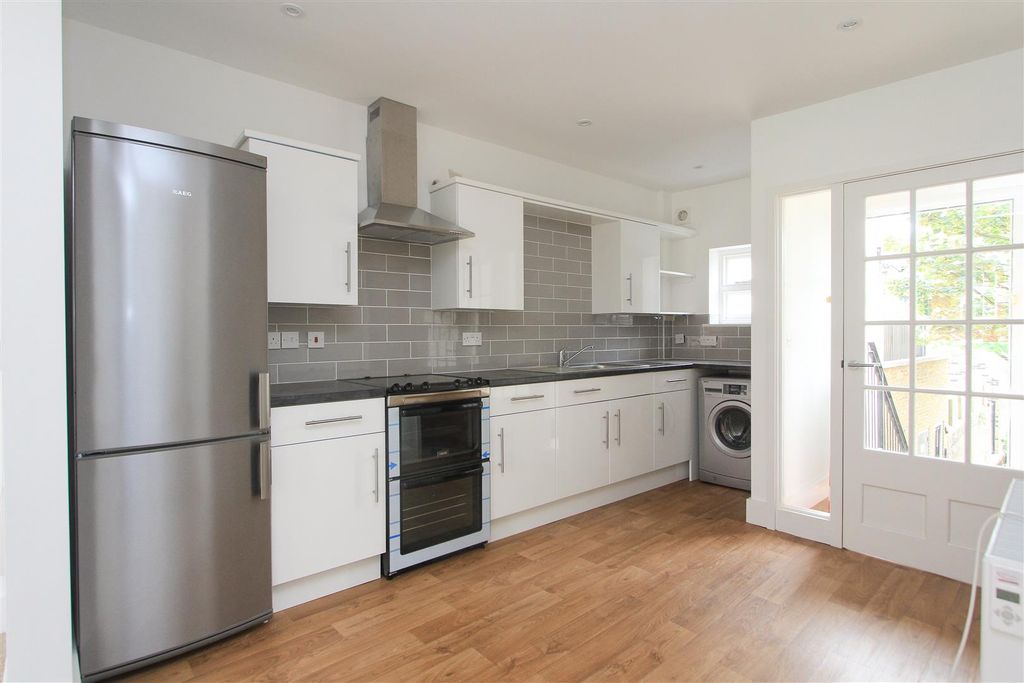 Property photo 1 of 7 High Street, Whitstable