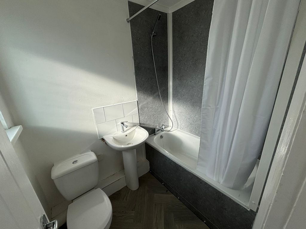 Property photo 3 of 10 Whatsapp Image 2026-10-14 At 12.21.29 (6)