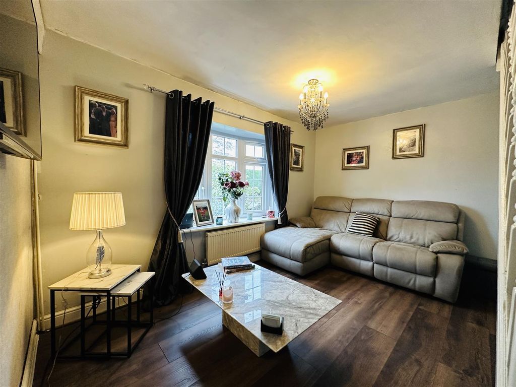 Property photo 2 of 21 Lounge