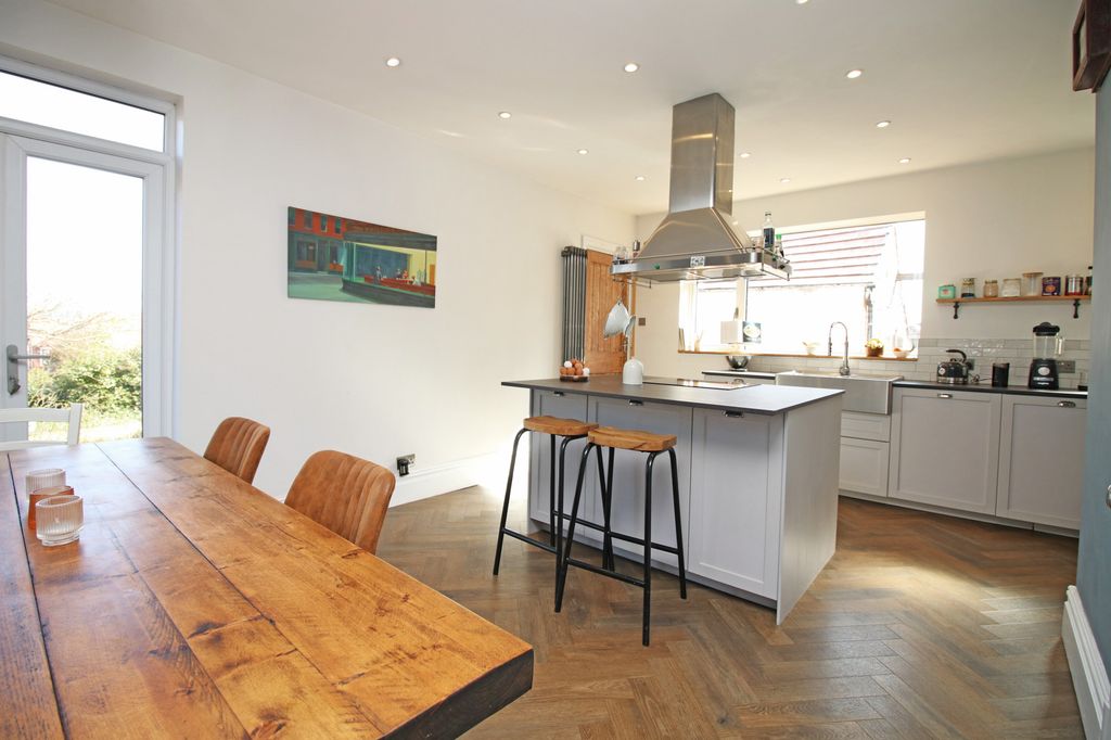 Property photo 3 of 26