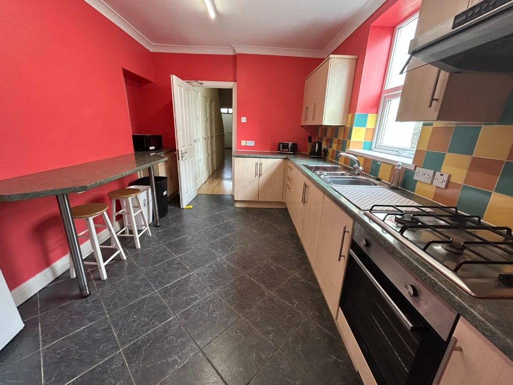 Property photo 3 of 17 Kitchen2.Jpg